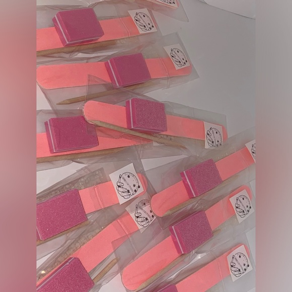 Handmade press on nails // Medium almond shape - Picture 10 of 10